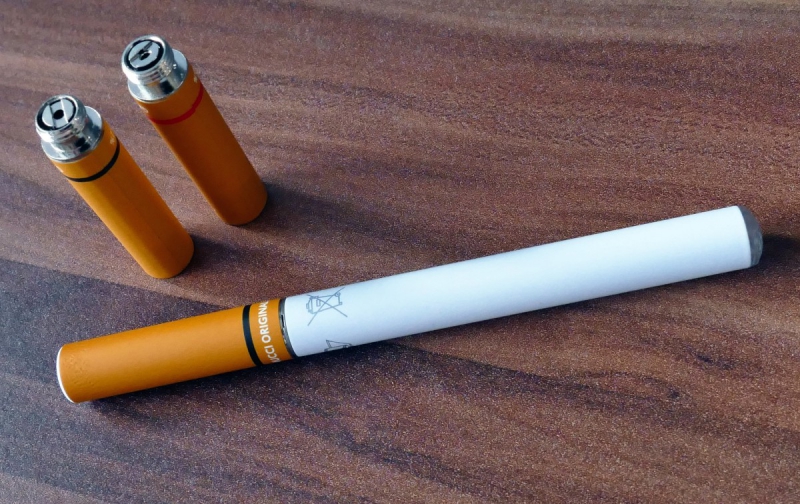 e-cigarette-CHATEAUNEUF VILLEVIEILLE-min_electronic_cigarette_e_cigarette_nicotine_vapor_vaporizer_smoke_tobacco-663282